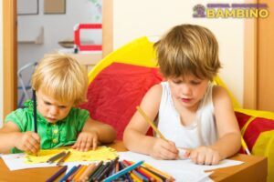 Bambino copii care deseneaza